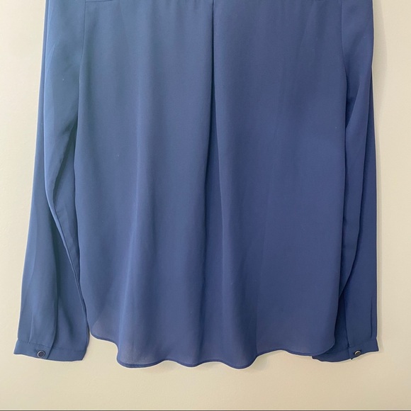 Everly Keyhole Wrap Blouse Navy Blue Sz Medium - Picture 10 of 10